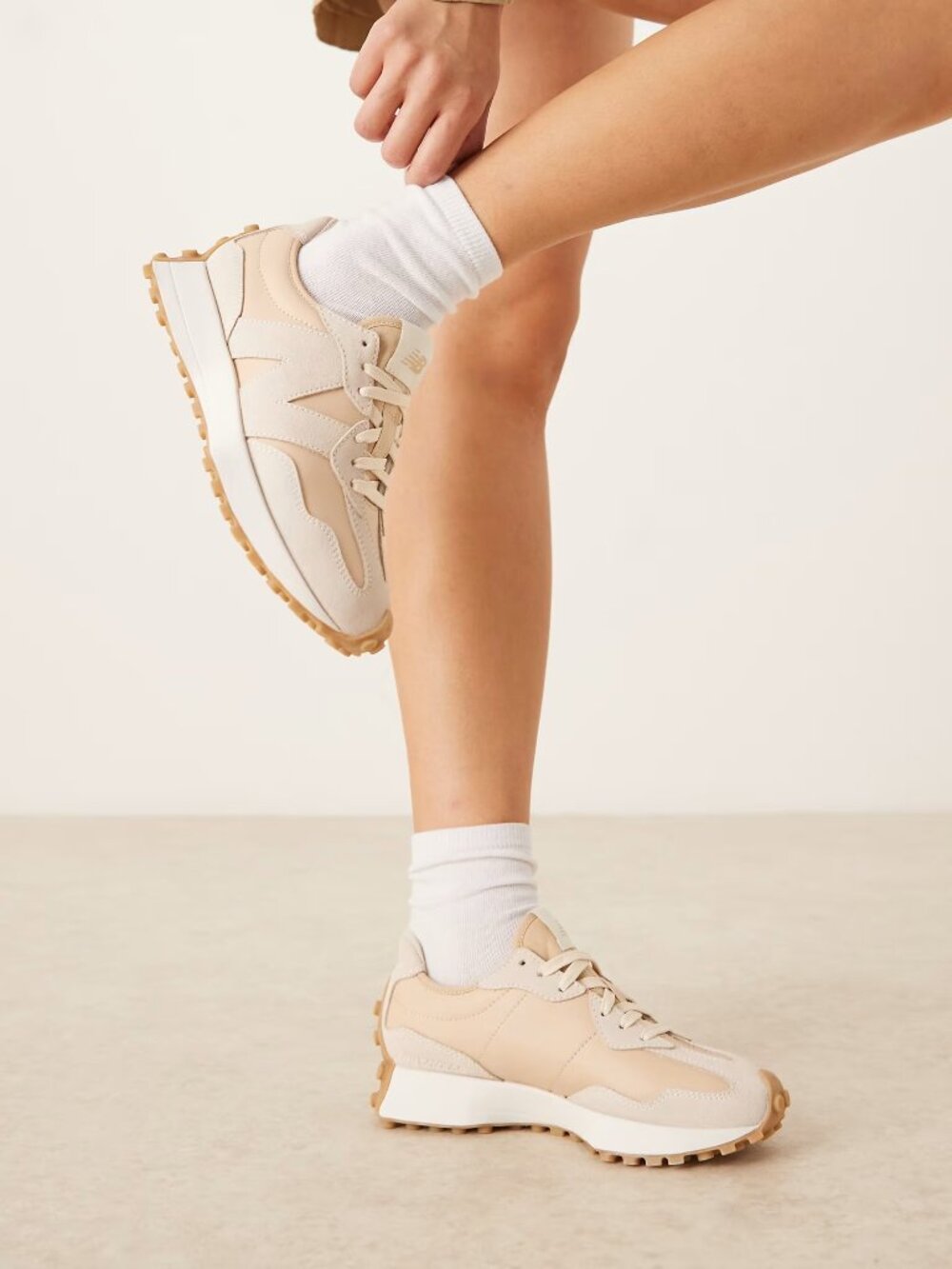 New Balance 327 Sneakers - Picture 9 of 14